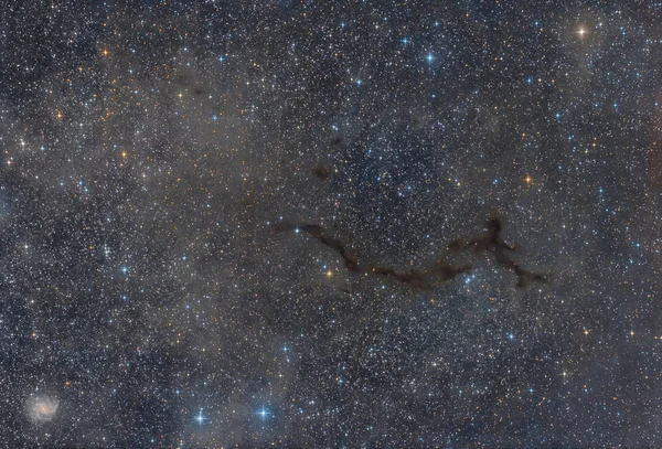 Barnard 150 - karanlık bulutsu Kral takımyıldızı (olarak da bilinen Seahorse Bulutsusu görünür)
