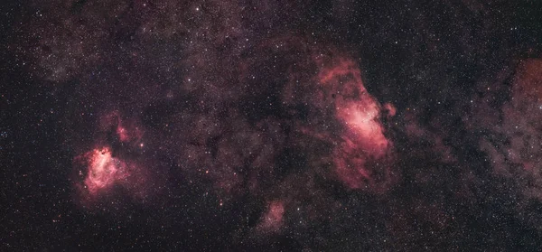 Kuğu Bulutsusu (Messier 17) ve Kartal Bulutsusu (Messier 16) yan yana
