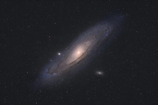 Andromeda Gökadası, komşumuz derin uzayda (Messier 31), Dünya'dan 2.54 milyon ışık yılı