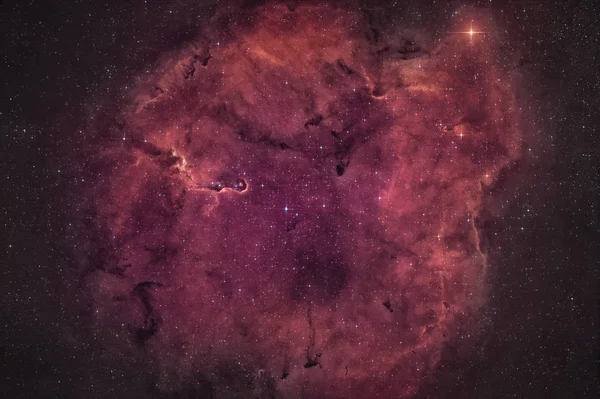Filin gövde Bulutsusu (IC 1396), yıldızlararası gaz ve toz takımyıldızı Kral yaklaşık 2400 ışık yılı uzaklıkta bir konsantrasyon