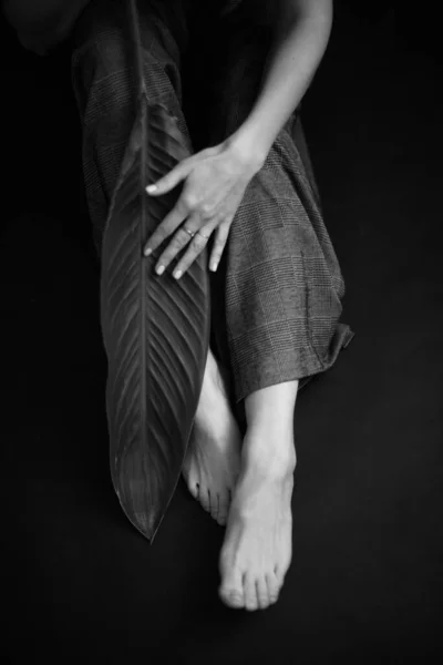 Černobílý Art Módní Surrealistický Portrét Krásné Ženy Detaily Těla Černobílý — Stock fotografie