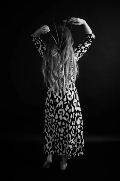 Černobílý Art Módní Surrealistický Portrét Krásné Ženy Detaily Těla Černobílý — Stock fotografie