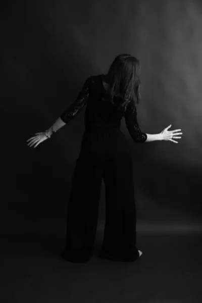 Zwart Witte Kunst Mode Surrealistisch Portret Van Mooie Vrouw Mode — Stockfoto