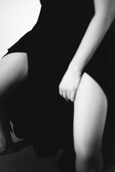 흑백의 패션초 현실적 아름다운 여성의 초상화 아름다운 모델의 스튜디오 초상화 — 스톡 사진