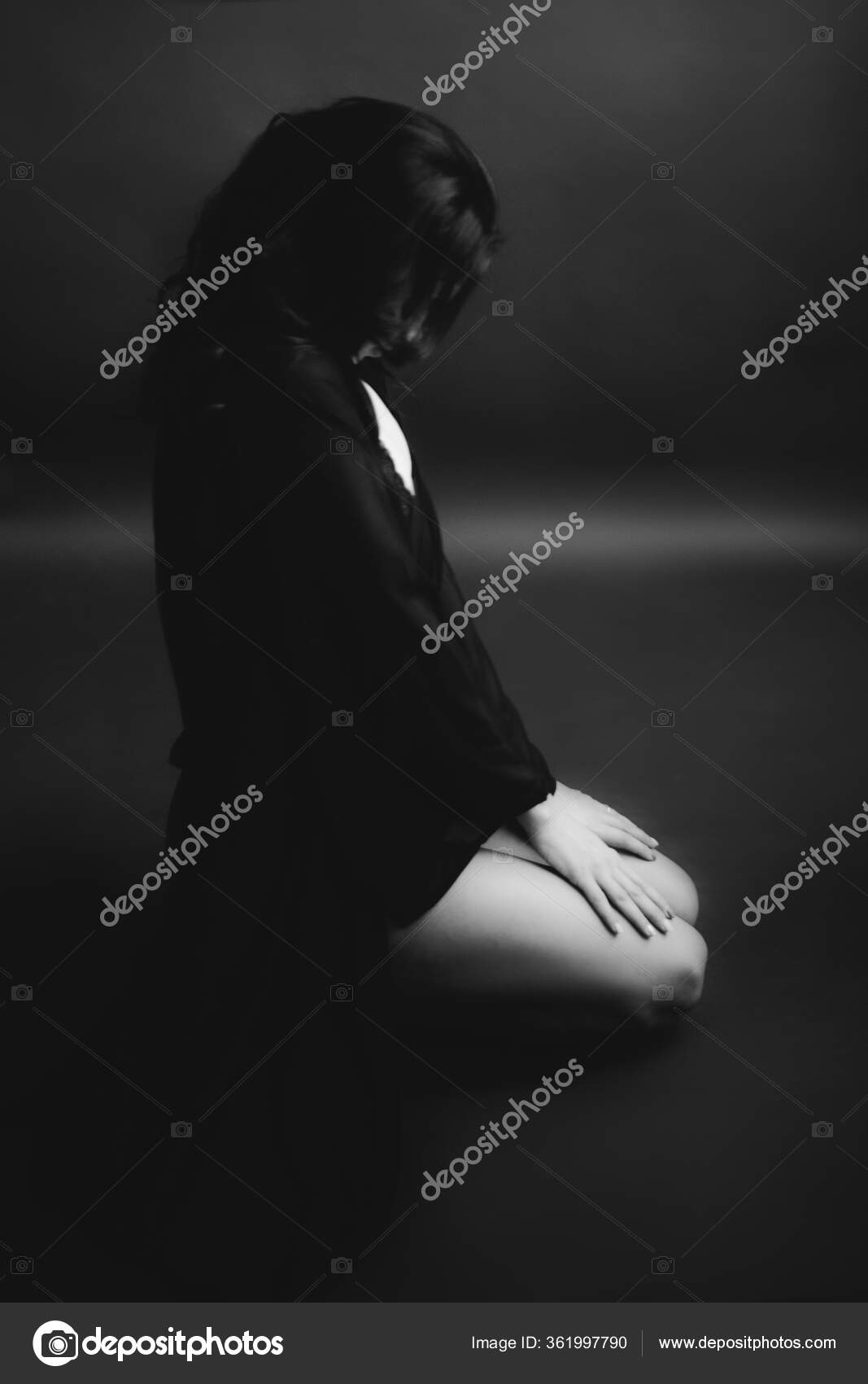 Svart Hvitt Portrett – stockfoto © NatashaSergeeva #361997790, image size:1067x1700