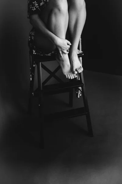 Черно Белый Портрет Красивой Девушки — стоковое фото