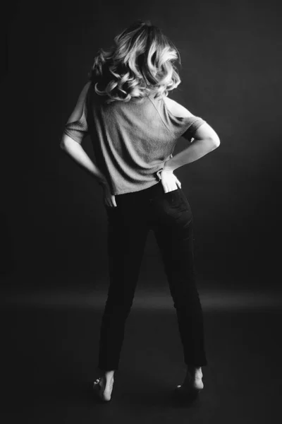 Мода Художественная Студия Черно Белый Портрет Красивой Девушки — стоковое фото