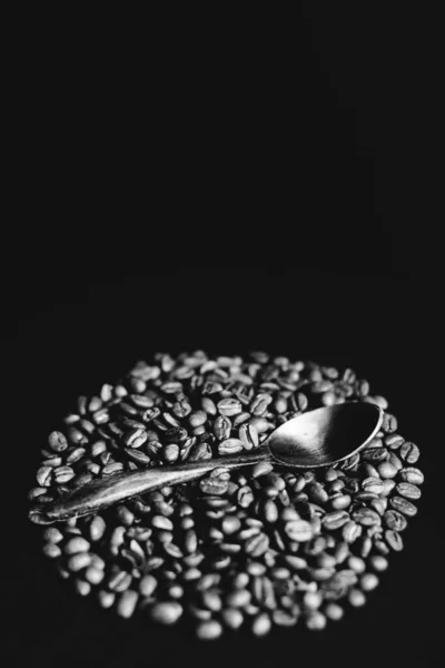 Grains Café Brun Gros Plan Sur Fond Noir — Photo