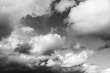 gökyüzünün siyah ve beyaz manzarası