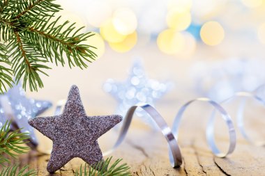 Noel yıldızı ve glitter odaklanmamış arka plan üzerinde