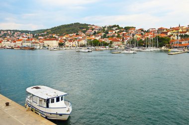 Trogir, Hırvatistan, Trogir limanda bir tarihi Unesco kent olduğunu ve