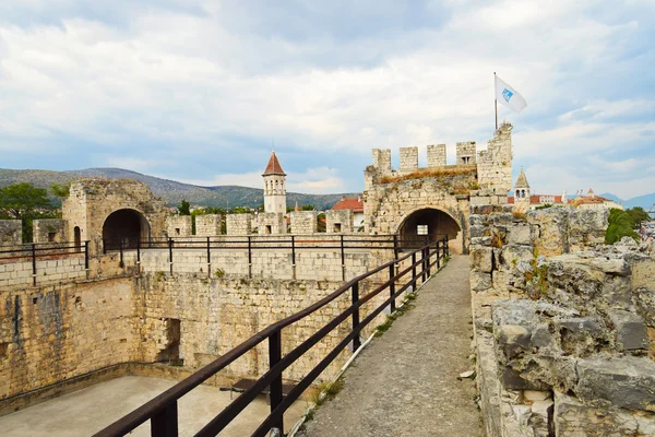 Kamerlengo Castle, Kamerlengo jest zamek i Twierdza w Unesco — Zdjęcie stockowe