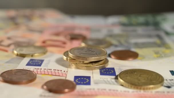 Billetes y monedas en euros — Vídeo de stock