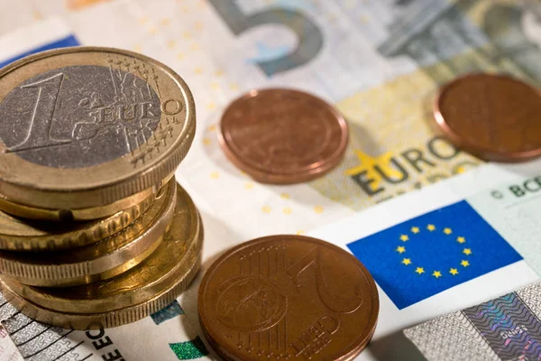 Докладно євро валюти на столі — стокове фото