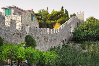 Hvar şehir duvarlarının