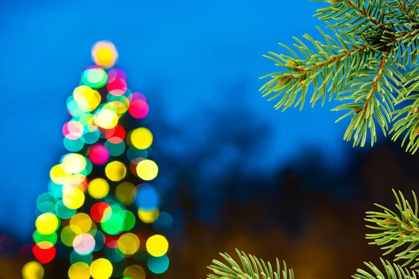 クリスマスツリーとクリスマスの背景 — ストック写真