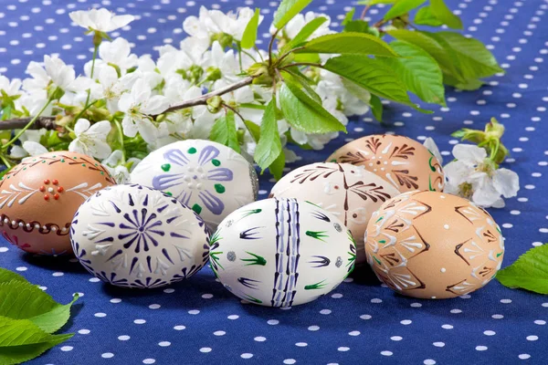 Easter Eggs And Blossom On The Blue Tablecloth — Stock Photo, Image