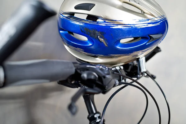 Old Scraped Safety Helmet On The Bike — Stock Photo, Image