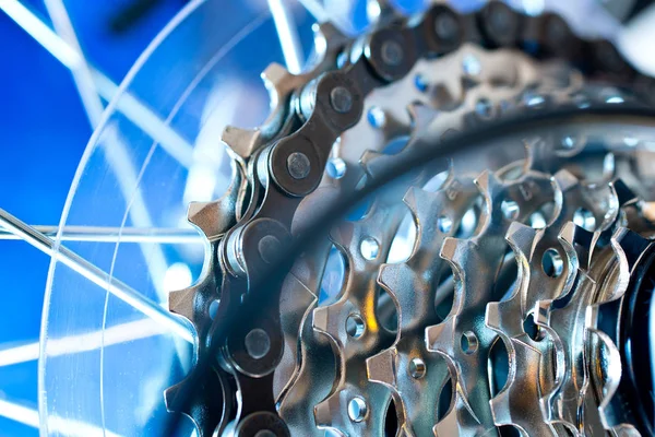 详细的更改-速度和链的新自行车 — 图库照片