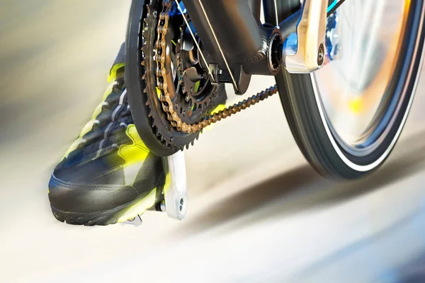 Detail van de voorderailleur met fietspad — Stockfoto