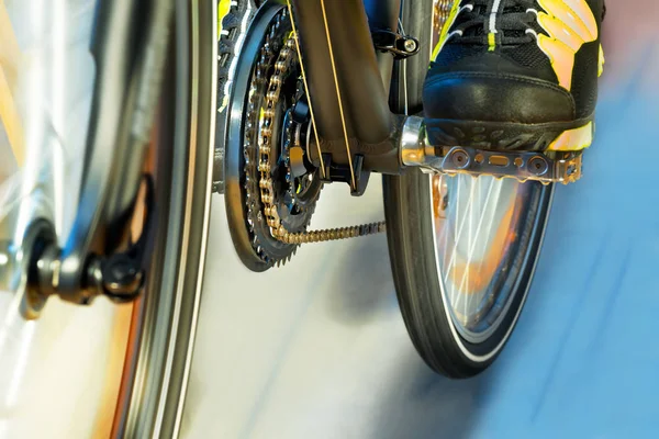 Detail van de voorderailleur met fietspad — Stockfoto