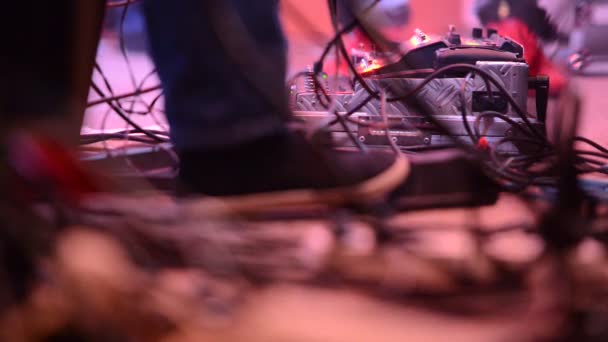 Detalle de cable eléctrico en un concierto de rock — Vídeos de Stock