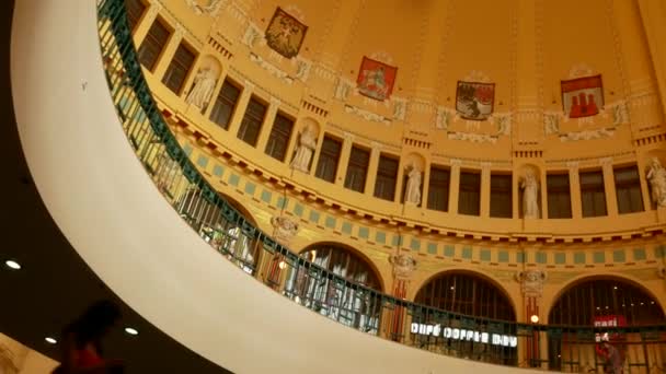 布拉格，捷克共和国-2017 年 7 月 9 日： 大厅的娃卡瓦尔纳。在布拉格的主站. — 图库视频影像