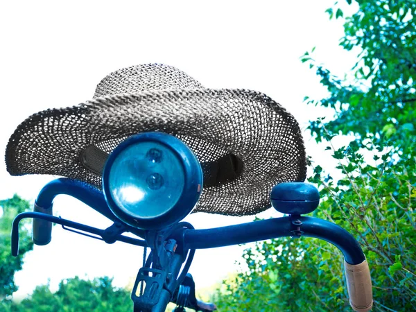 Detail of old bicycle with a summer hut — Stock Photo, Image