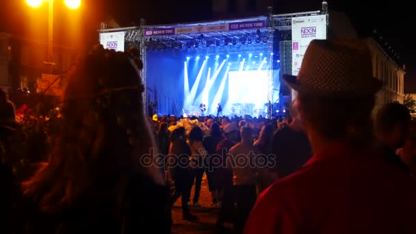 Zatec, Tsjechië - 2 September 2017: Zatec hop en bierfestival. Op het podium Ivan Kral met Band. — Stockvideo