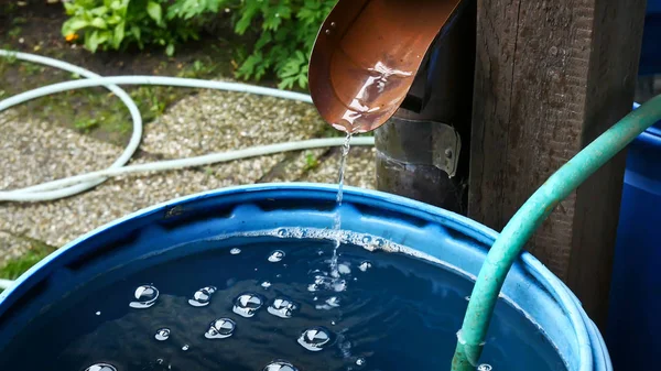 Rain Water Is Streaming into Barrel — Stock Photo, Image