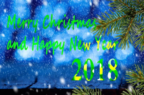 Weihnachten Hintergrund mit Schreiben frohe Weihnachten und ein glückliches neues — Stockfoto
