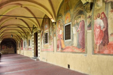 Florence, İtalya - 19 Eylül 2017: Cloister iç fresc
