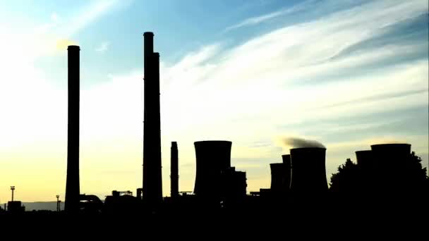 Een Energiecentrale Tijd Verstrijkt Zonsondergang — Stockvideo