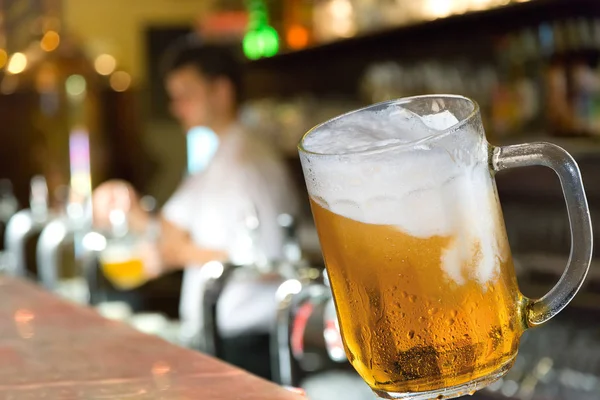 Bière pression dans le pub . — Photo