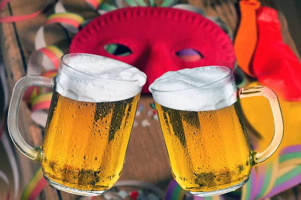 ビール2杯。ビールとトースト. — ストック写真