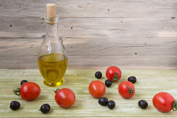 Aceite de oliva tomate aceitunas negras — Foto de Stock