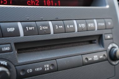 Ön panel araba teybi