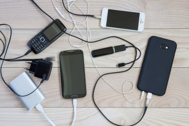 Cep telefonları ve teller kaos