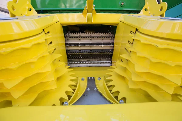 Greifer und Häckselmaschine für die Landwirtschaft — Stockfoto