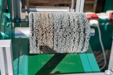 Ağaç işleme. Brashing makine.