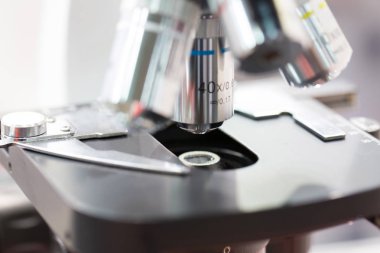 Tıbbi Laboratuar, Geçitin mikroskop.