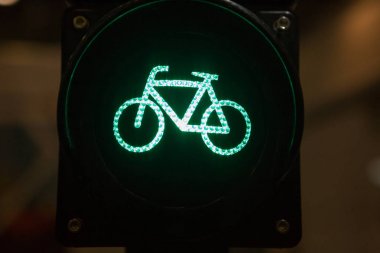 Bisikletçiler için yeşil trafik ışığı