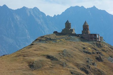 Gürcistan. Tırmanış Kazbek Dağı üzerinde. Eski kilise Dağı Kazbek de