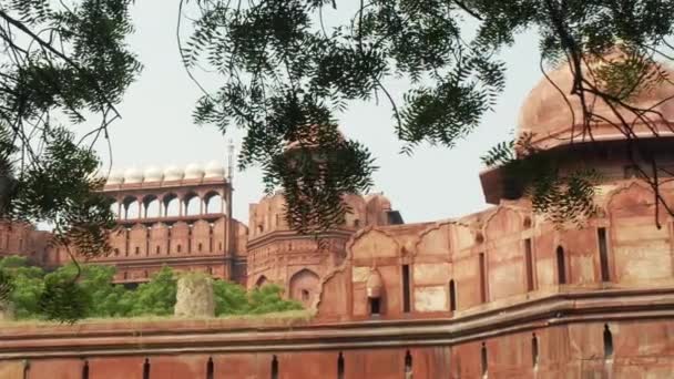 The Red Fort Lal Qila, a historical fort in the city of Delhi, India. Всемирное наследие ЮНЕСКО . — стоковое видео