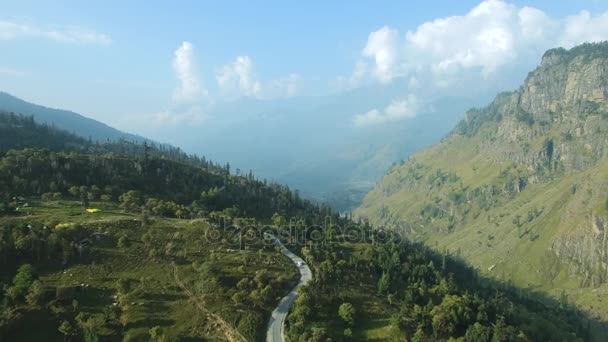 Drogi w górach Himalajach. Spiti Valley, Himachal Pradesh, Indie — Wideo stockowe