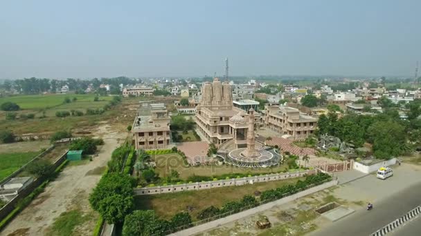 Vue aérienne du temple Jain dans la banlieue de Delhi 