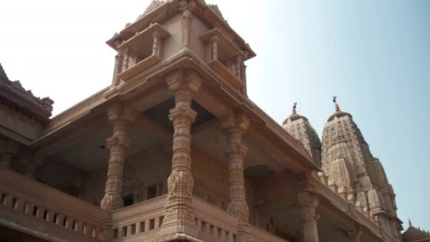 Jain tempel in de buitenwijken van Delhi — Stockvideo