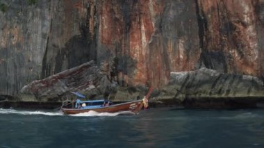 Phiphi, Tayland - 10 Jan 20117: gezginler acele kendilerini phiphi-lei cennet adasında bulmak için