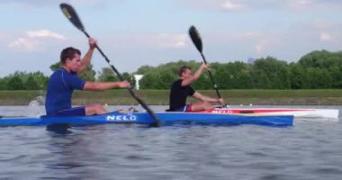 Kanocu rekabet Moskova kürek kanal için hazırlanıyorlar