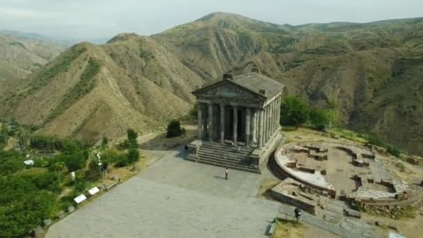Ősi Garni pogány templom, a hellenisztikus templom, az Örmény Köztársaság. — Stock videók